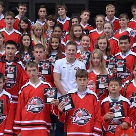 Хоккеисты "Донбасса" посетили школы Тореза и Константиновки